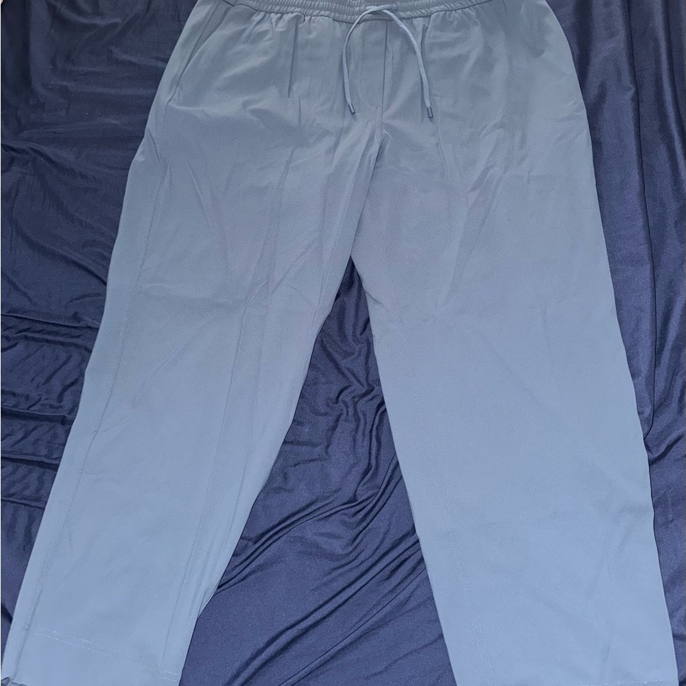 Lululemon Women’s tapered-leg mid-rise 7/8 length